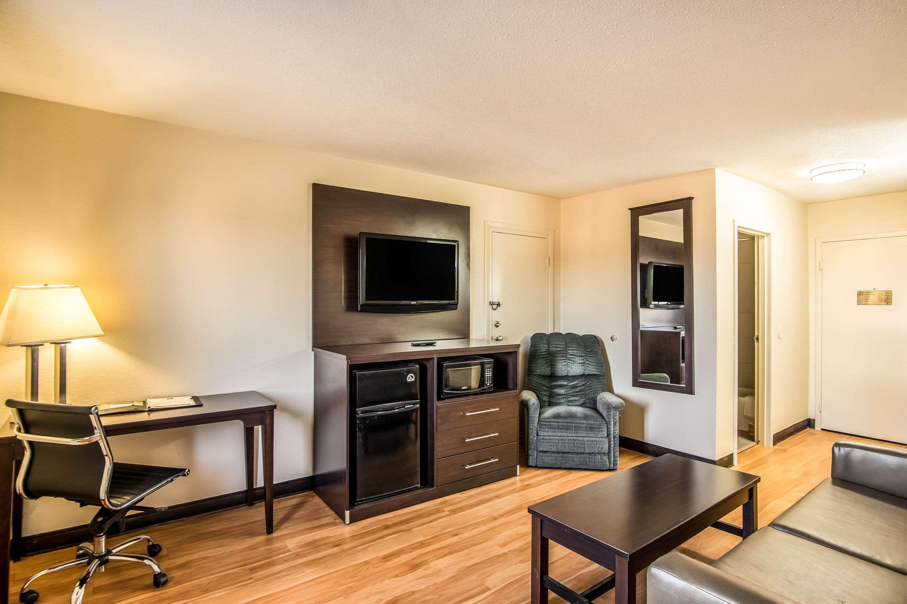 Colby Inn And Suites Экстерьер фото