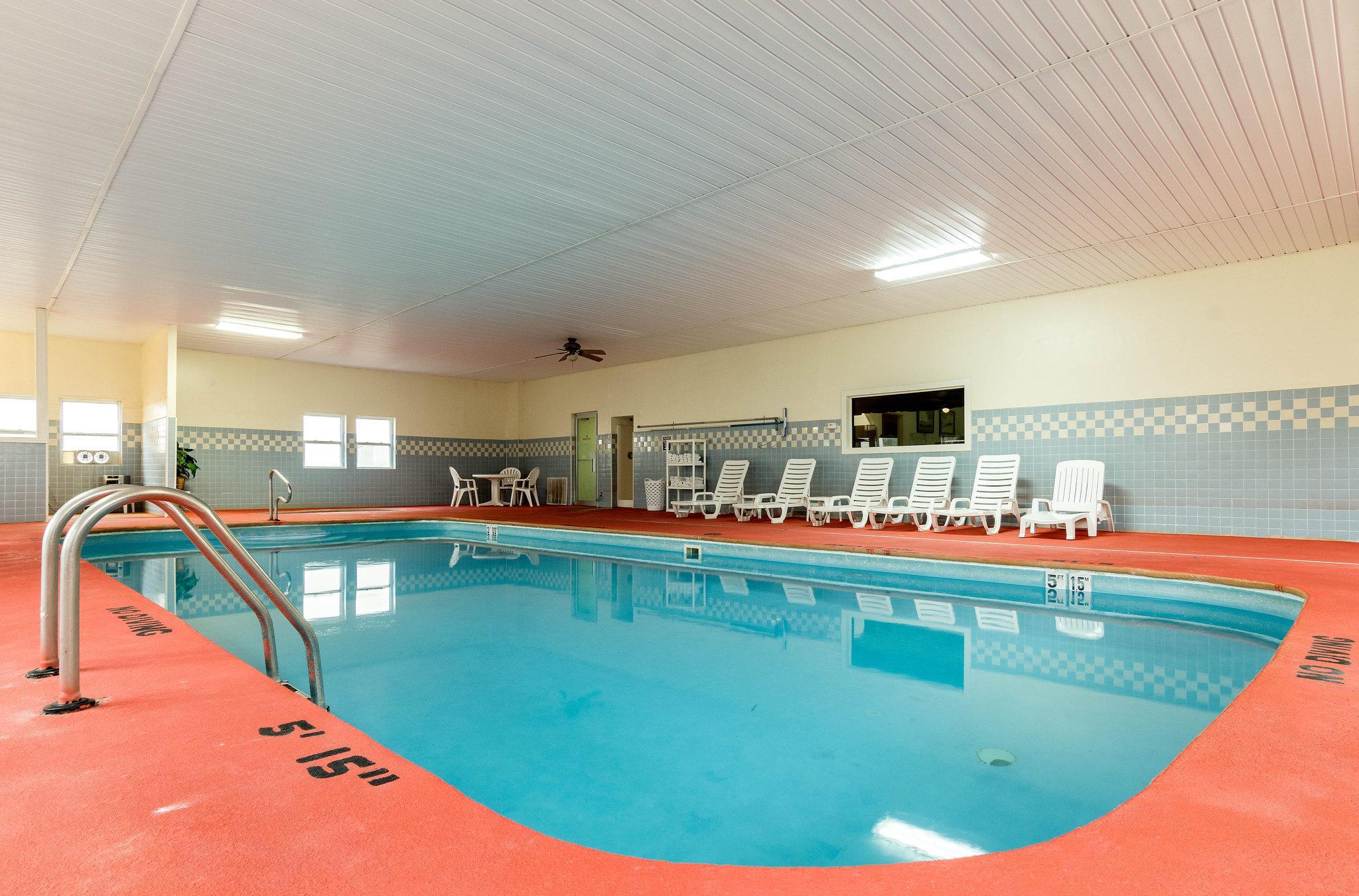 Colby Inn And Suites Экстерьер фото