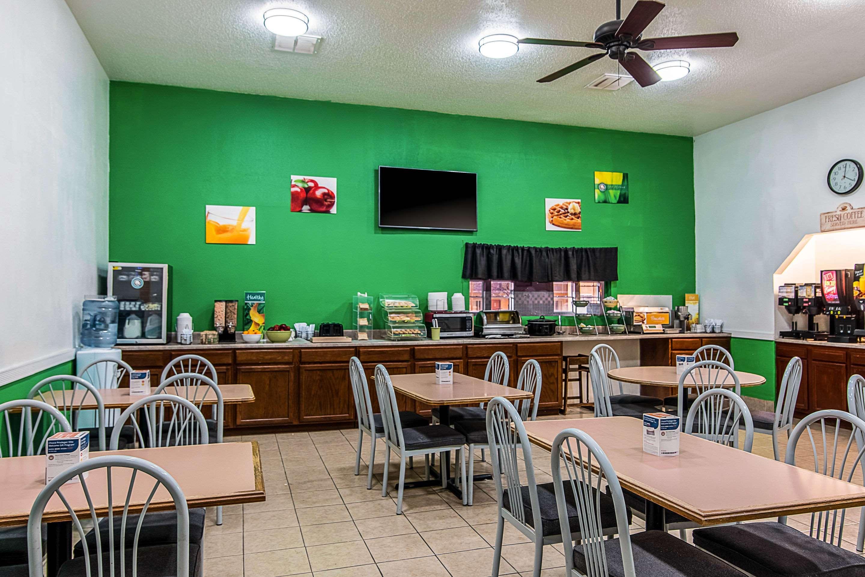 Colby Inn And Suites Экстерьер фото