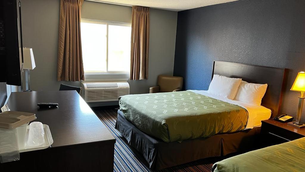 Colby Inn And Suites Экстерьер фото